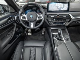 BMW M550i xDrive 2022/11, Zruka