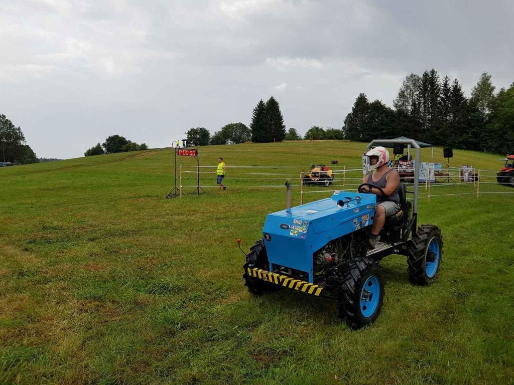 Traktor má motor z Fordu Escort