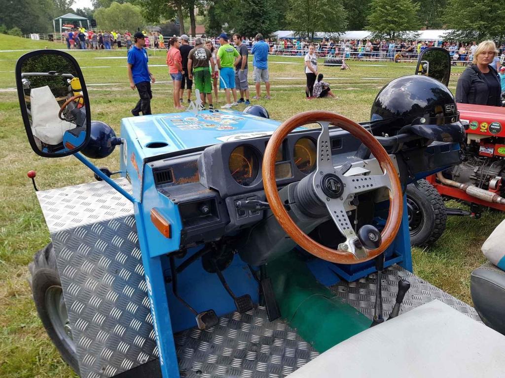 Kokpit je jasné Pajero