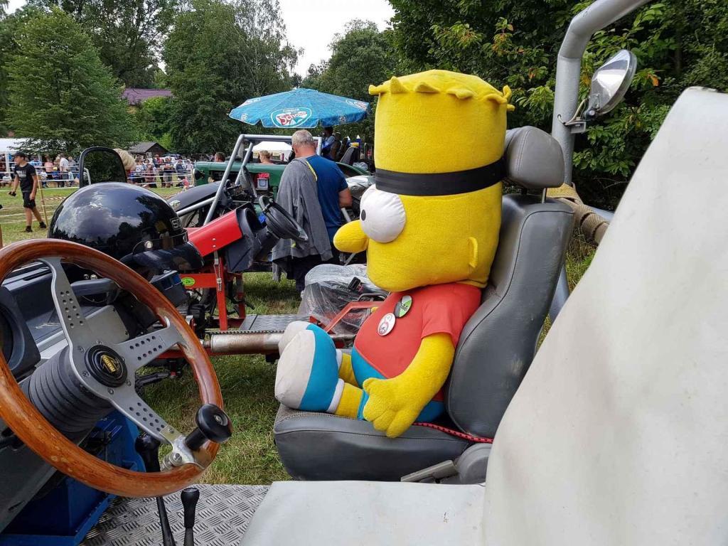 Maskot do závodu nesmí chybět
