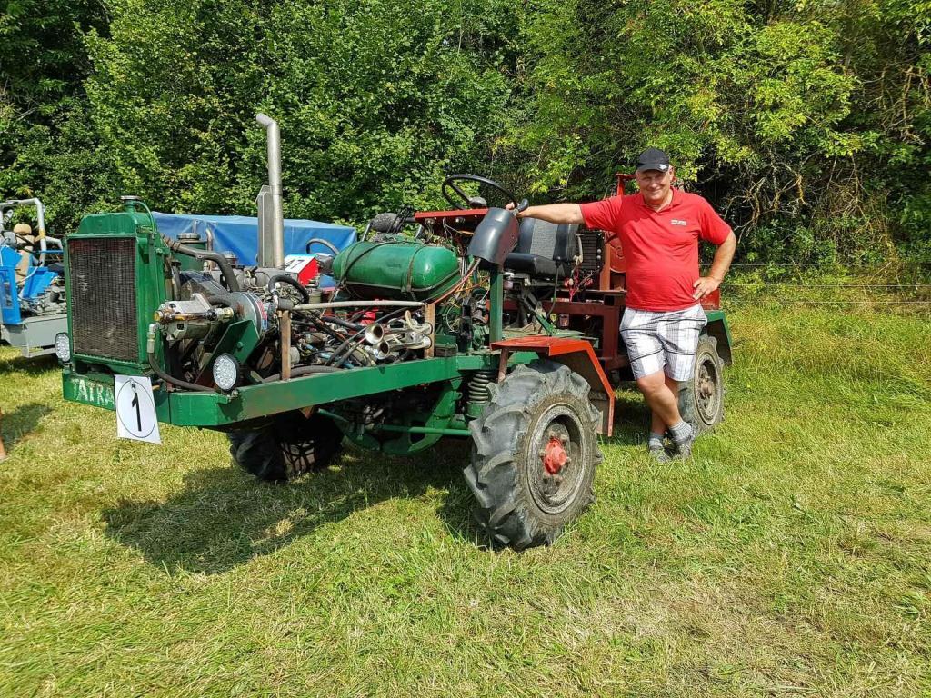 Ladislav Kubec přivezl obří "nahatý" stroj