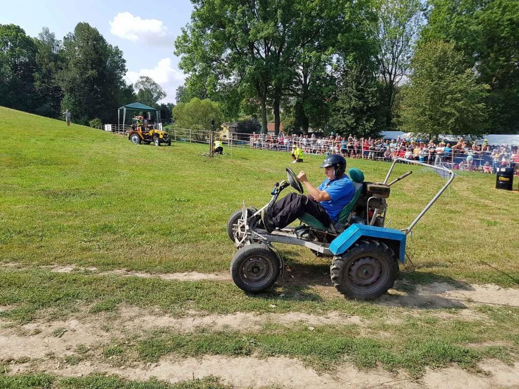 Prohlédněte si další závodníky traktoriády v Janově