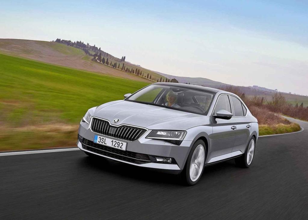 Škoda Superb (propad o 1398 kusů) Z 4123 na 2725