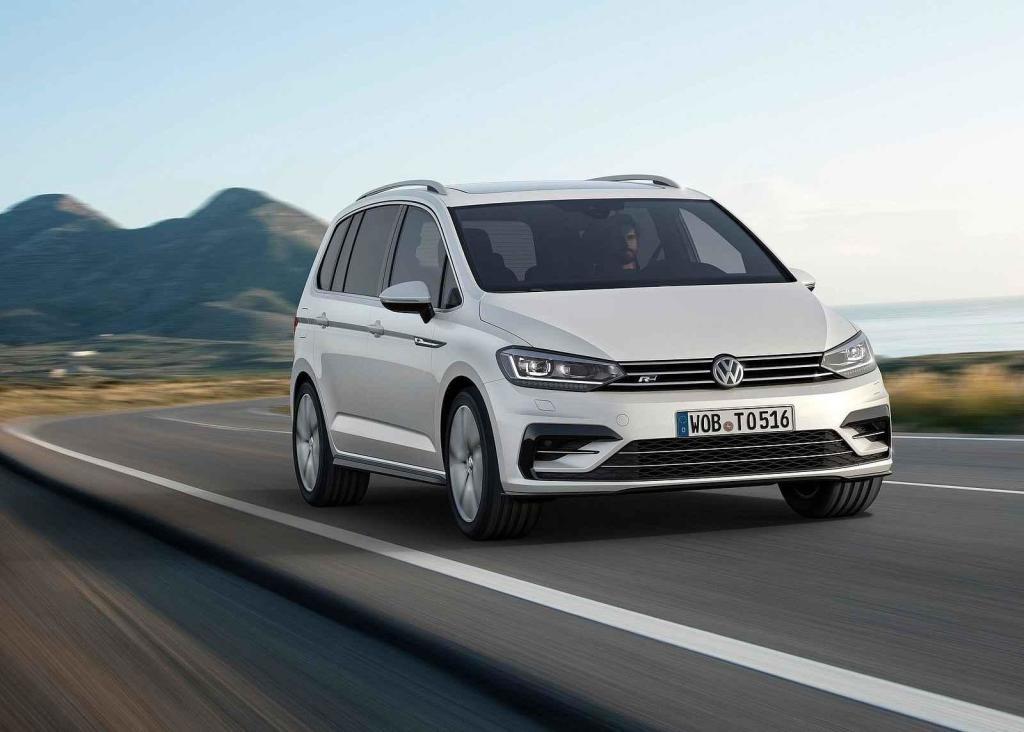 Volkswagen Touran (propad o 426 kusů) Z 1254 na 828.
