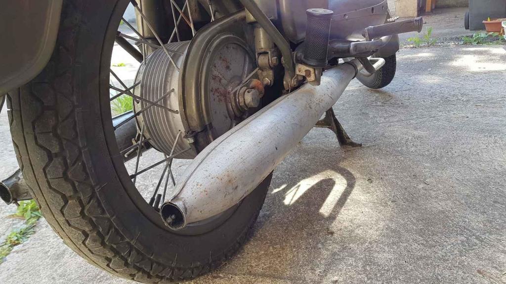 Vojenská Jawa 350 - Vzpomínáte na typickou vůni a barvu kouře?