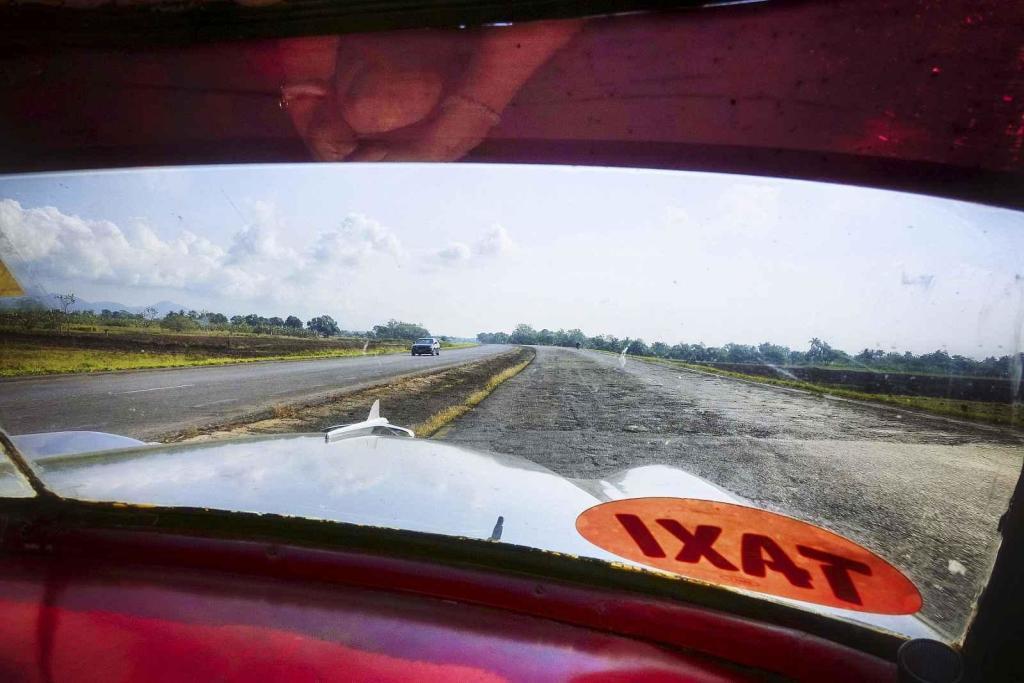 Dálnice na Kubánský způsob - povrch sice ještě horší i než na starých částech D1, zato kolony zde vážně nehrozí.