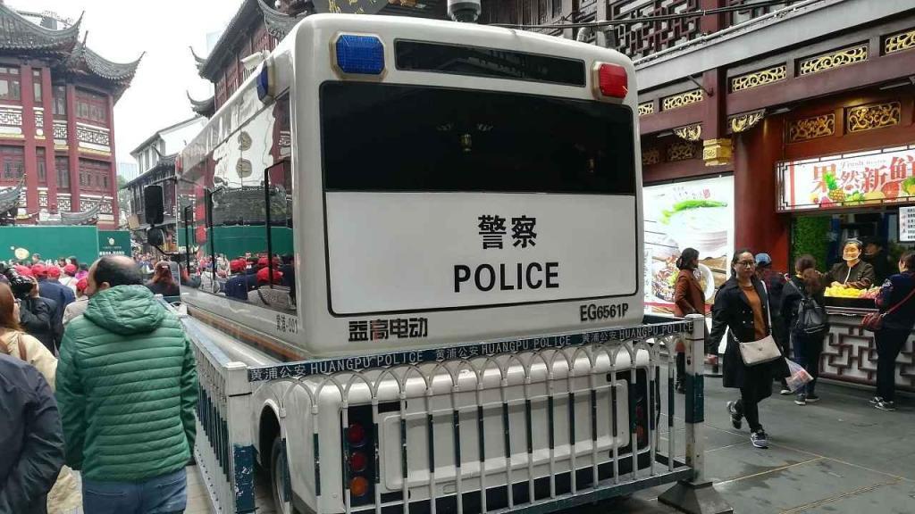 Takto vypadá mobilní policejní stanice vybavená na všech rozích kamerami