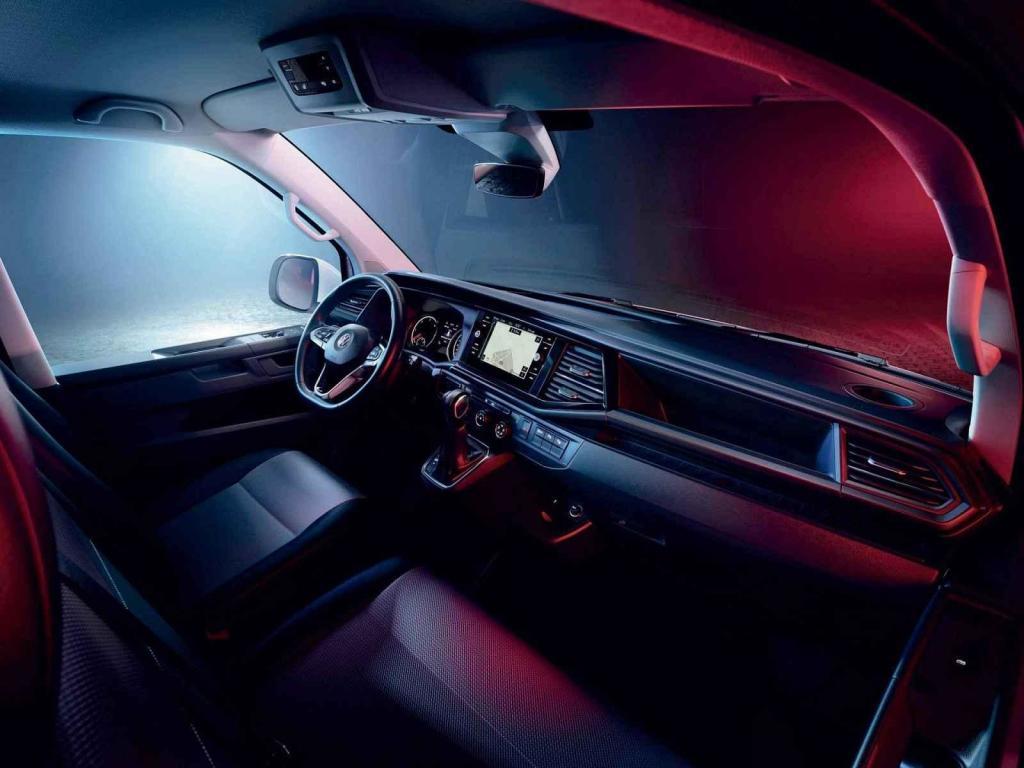 Interiér se nese v klasickém duchu značky Volkswagen