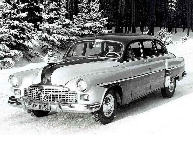 Předchůdce GAZu - 13 Čajka. Model GAZ 12V Čajka měl být původně modernizována, ale nakonec bylo rozhodnuto v návrhu zcela nového vozu.