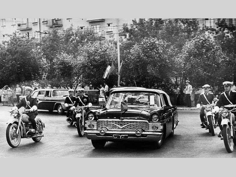 GAZ – 13 Čajka byl oblíbeným vozem generálního tajemníka sovětských komunistů Nikity Chruščova.