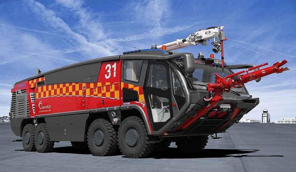 Zásahový vůz Felix II polské firmy ISS Wawrzaszek jezdí na čtyřnápravovém podvozku Fresia F800 8×8 Twin Engine o celkové hmotnosti 50 tun a pohání jej dvojice motorů Volvo Penta o objemu 16 120 cm3 a výkonu 450 kW a točivém momentu 2644 Nm.