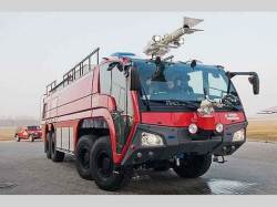 Superdragon pohání dvojice motorů IVECO, které dosahují společného výkonu 824 kW. Obrovská 8kolka se umí na 80 km/h rozjet za méně než 25 sekund, ručička tachometru dokáže překročit 135 km/h. Hnací sílu přenáší automatická převodovka Allison.
