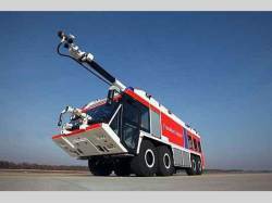 Ziegler Z8 XXL můžete najít na frankfurtském letišti, kde potřebovali opravdu rychlý stroj. 49 tun vážící Z8 XXL pohánějí dva vznětové motory Daimler V8 s celkovým výkonem 1030 kW (1400 koní), díky nimž Z8 XXL zvládne 0 na 80 km/h za 21 s!