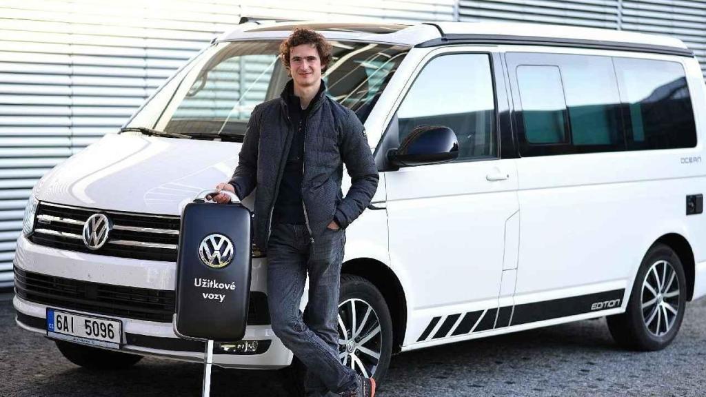 Dva roky bude Adam Ondra jezdit tímto Volkswagenem