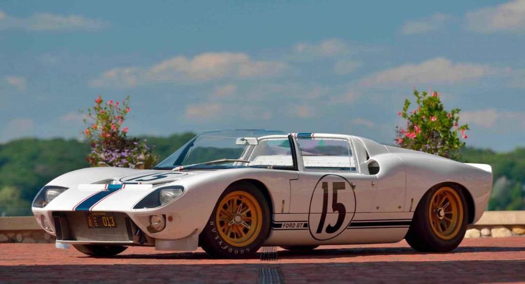 Ford GT roadster v aukci