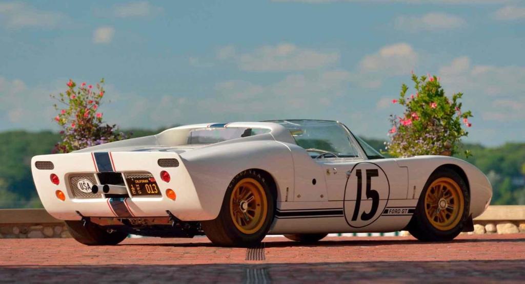 Ford GT roadster v aukci