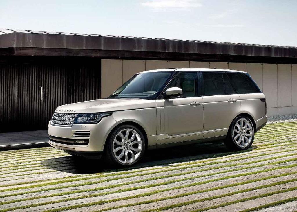 Velký Rangie na 17. místě potvrzuje bídu těchto luxusně zaměřených aut. Také on trpí nejvíc na podvozek a zavěšení. Kvůli složitosti majitelé řeší rovněž elektricky systém. Velký Range Rover má index 294 a majitelé v průměru zaplatí 15 tisíc korun.