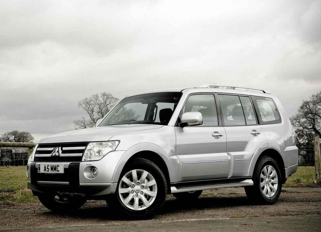 Mitsubishi v této kategorii sice neexceluje, jako u kompaktních rodinných vozů, ovšem jeho Pajero dokazuje, že tahle automobilka vyrábí poměrně spolehlivá auta. Pajero trpí na podvozek a brzdy. Opravy jsou rychle, do 2 hodiny, stojí však téměř 14 tis. Kč.