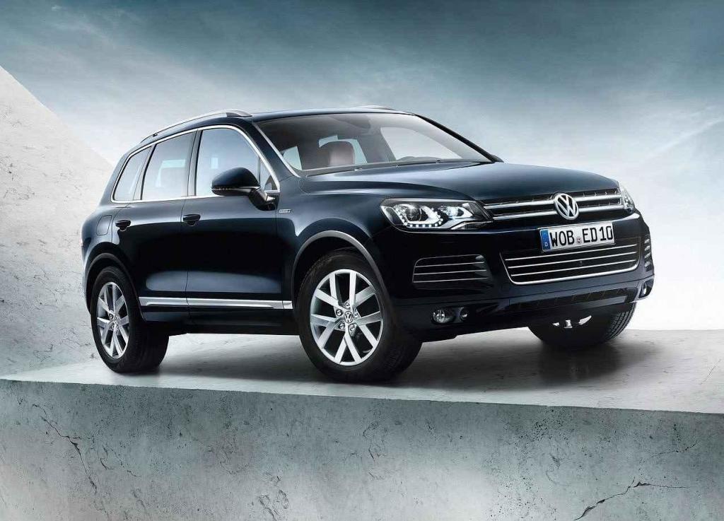 Touareg na 15. místě je na tom výrazně lepe, než sesterský Cayenne, který je předposlední. Ani tak nejde o žádný zázrak. Index 249 a problémy téměř všude - nejčastěji na motoru a brzdách. Opravy nevycházejí zrovna levně – v průměru na 14,3 tisíce Kč.