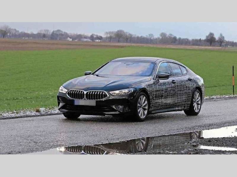 Zamaskovná testovací mula BMW řady 8 Gran Coupé.