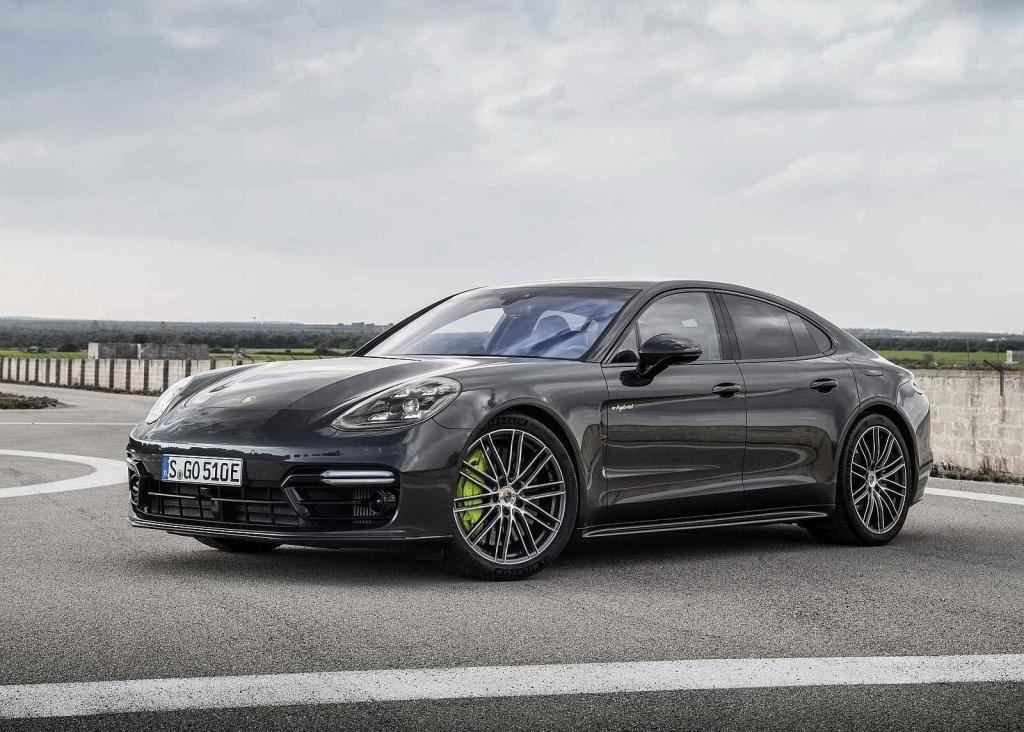 Porsche - černá (144 aut)