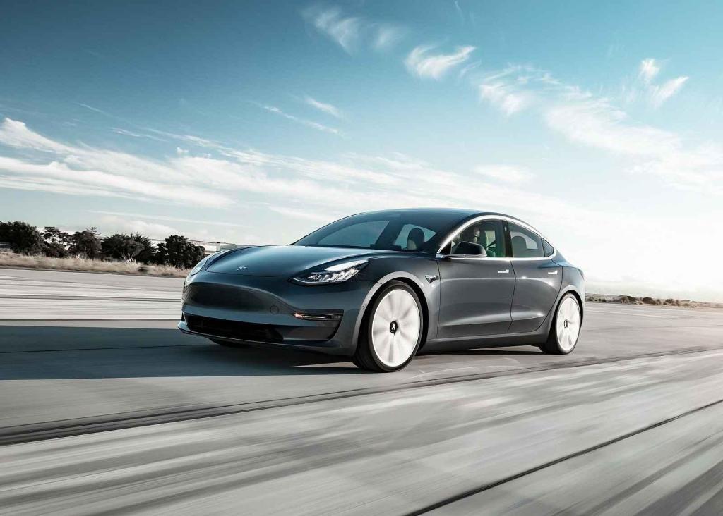 Tesla - šedá (21 aut)
