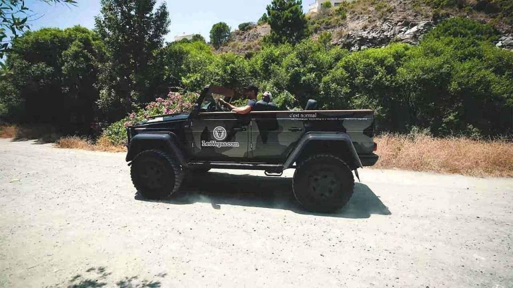 Mercedes-Benz G500 4×42 Cabriolet.