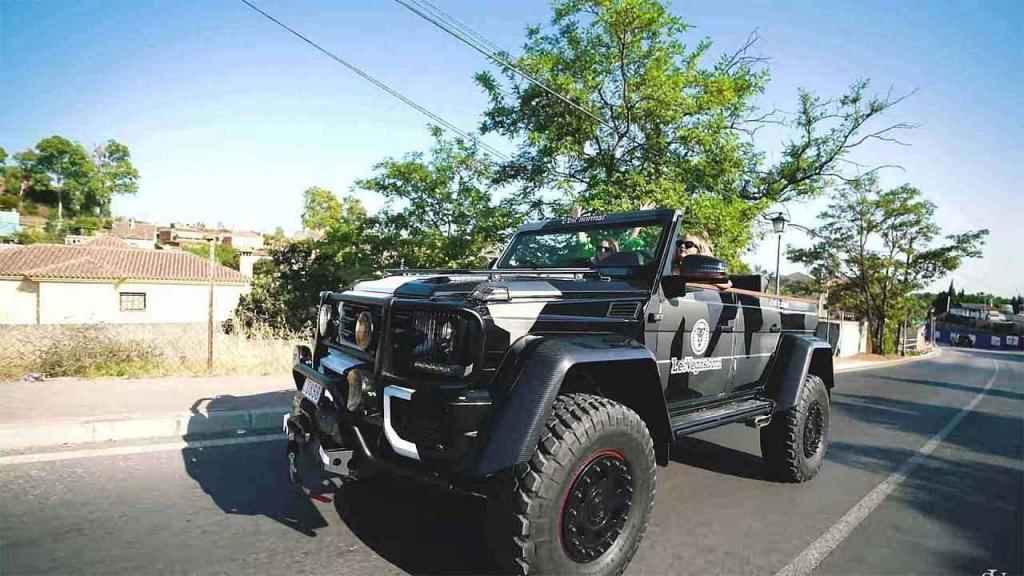 Mercedes-Benz G500 4×42 Cabriolet.