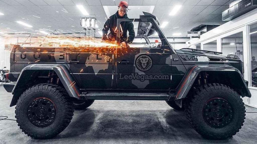 Mercedes-Benz G500 4×42 Cabriolet.