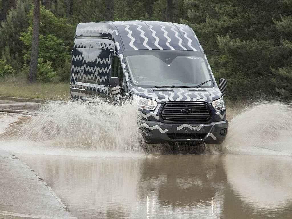 Ford podrobil Transit testům, kterém měly během šesti měsíců nasimulovat 10 let pracovního nasazení.