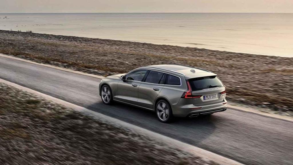 Volvo V60.