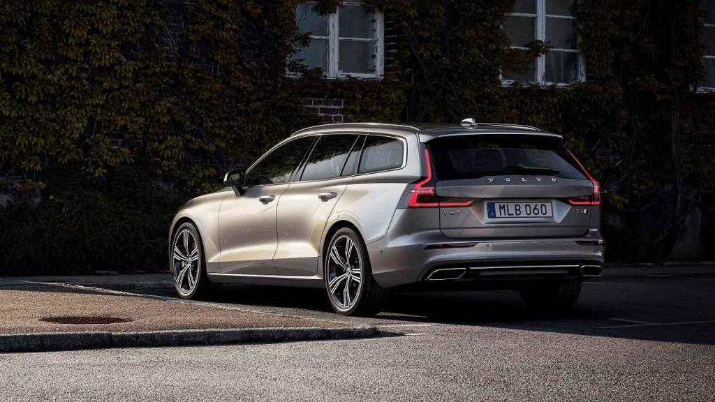 Volvo V60.