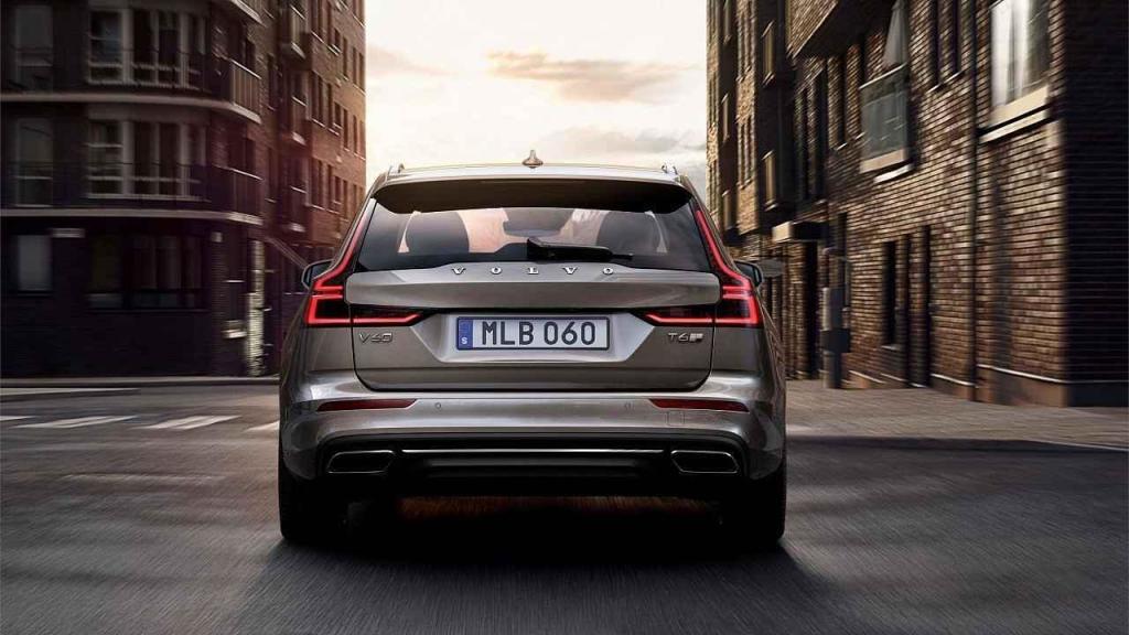 Volvo V60.