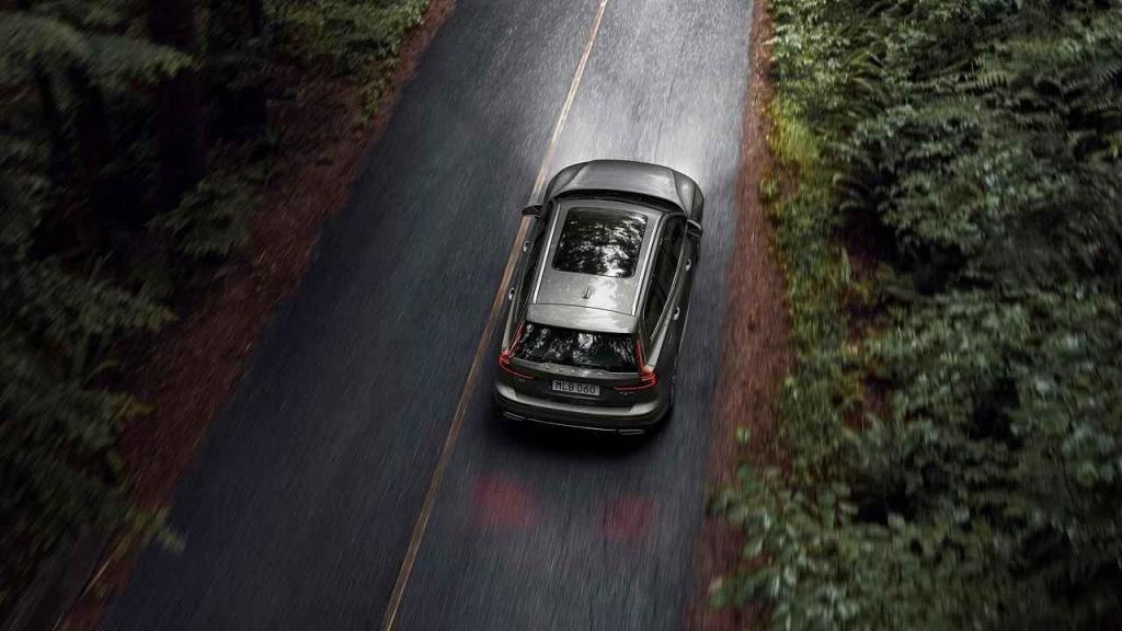 Volvo V60.