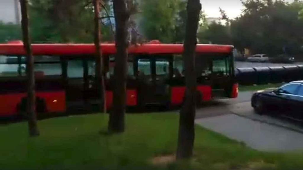 Rozjetý autobus bez řidiče naštěstí nikoho neohrozil na životě.