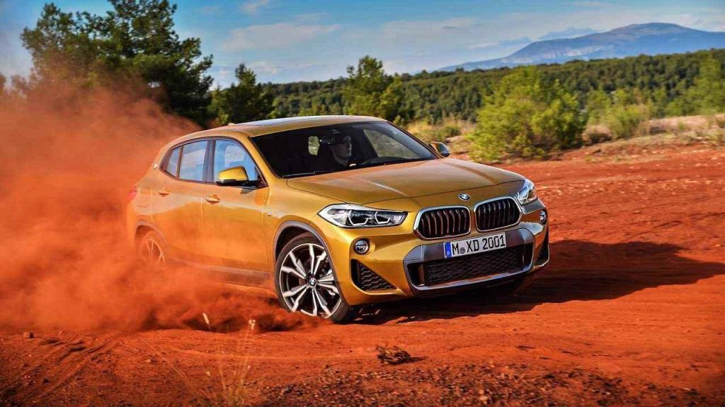 BMW X2.