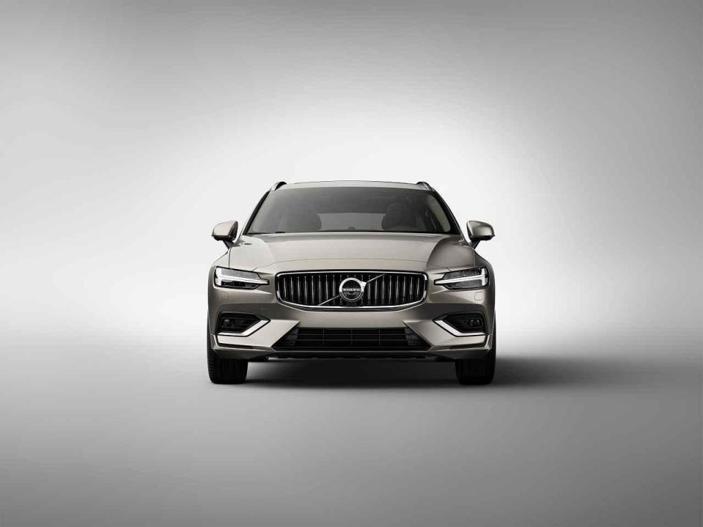 Volvo V60.