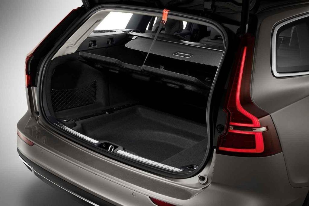 Volvo V60.
