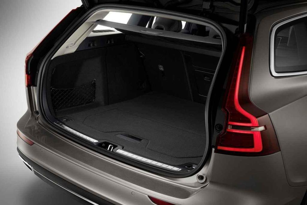 Volvo V60.