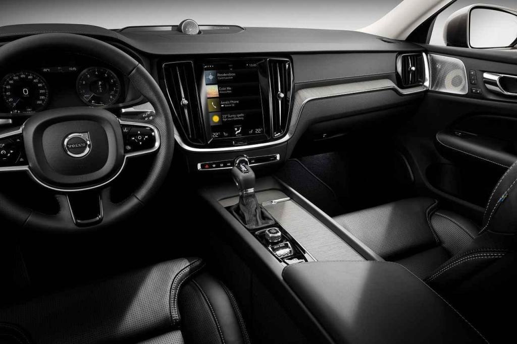 Volvo V60.