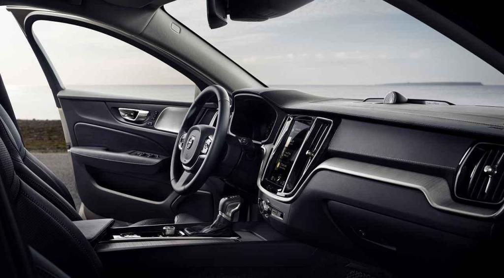 Volvo V60.