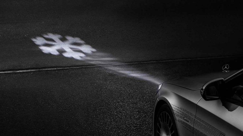 Digital Light: Mercedes-Benz představil nové světlomety.