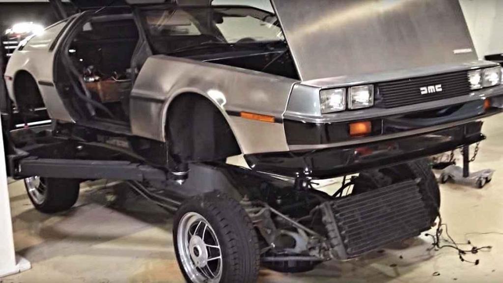 DeLorean DMC-12.