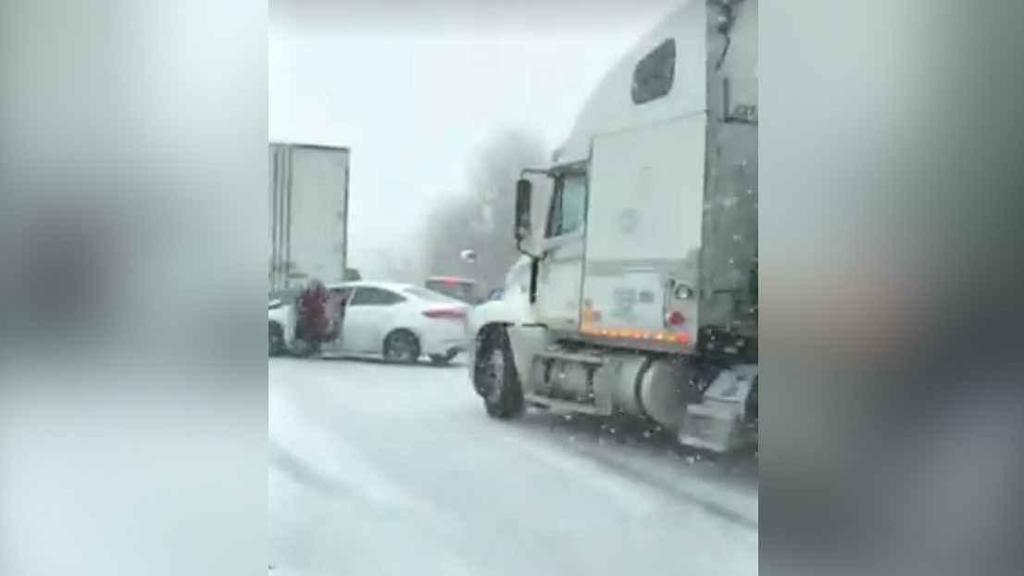 Incident byl součástí hromadné havárie na dálnici I-44 v Missouri.