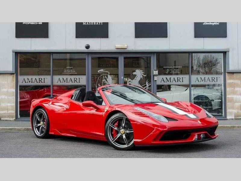 Ferrari 458 Speciale A prodávané v Británii.