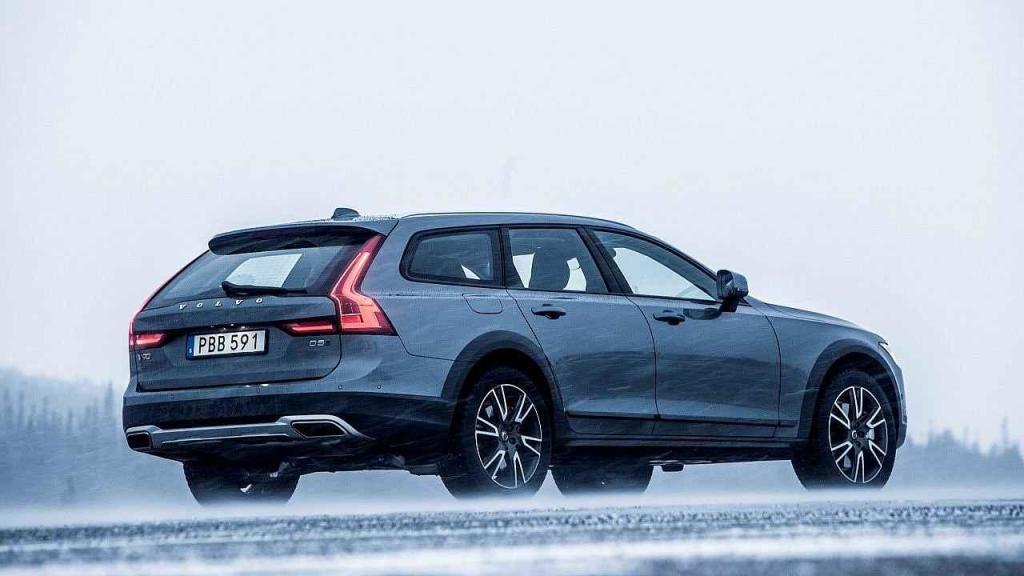 Volvo V90 Cross Country.