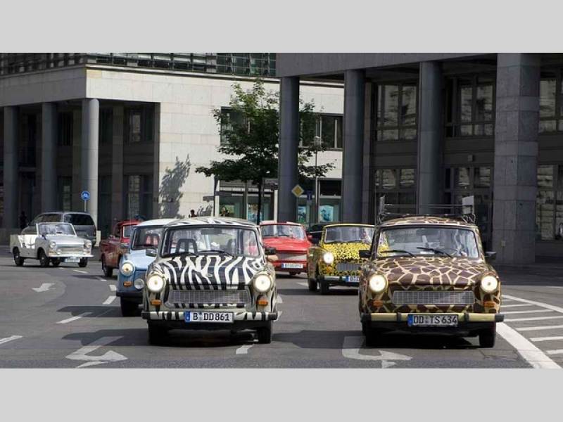 Berlín dnes láká na pamětní jízdy trabantem.