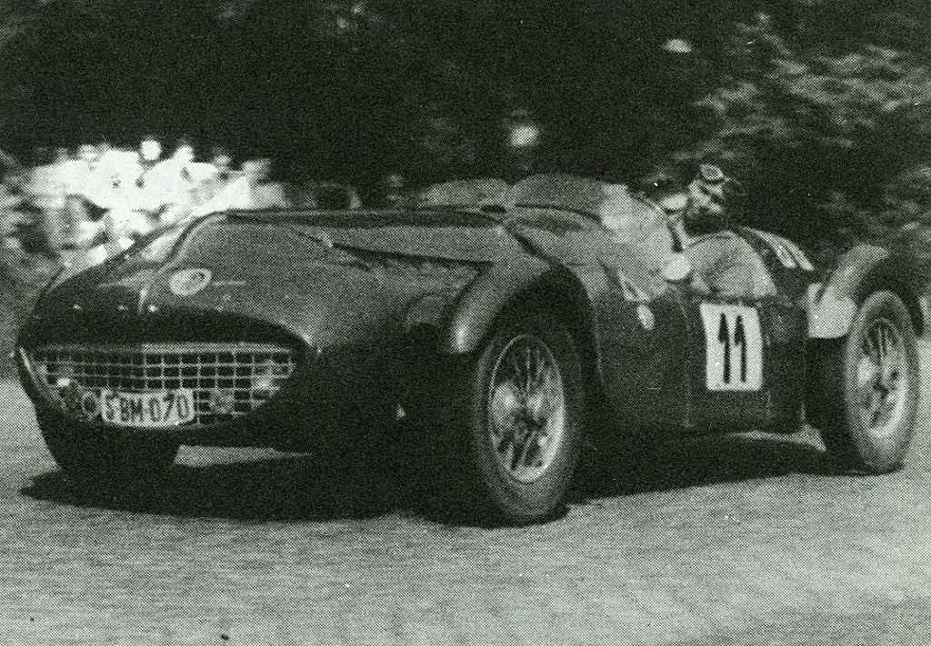 JK Sport s motorem Alfa Romeo.