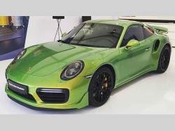 Porsche 911 Turbo S v příplatkovém odstínu „Phyton Green“.