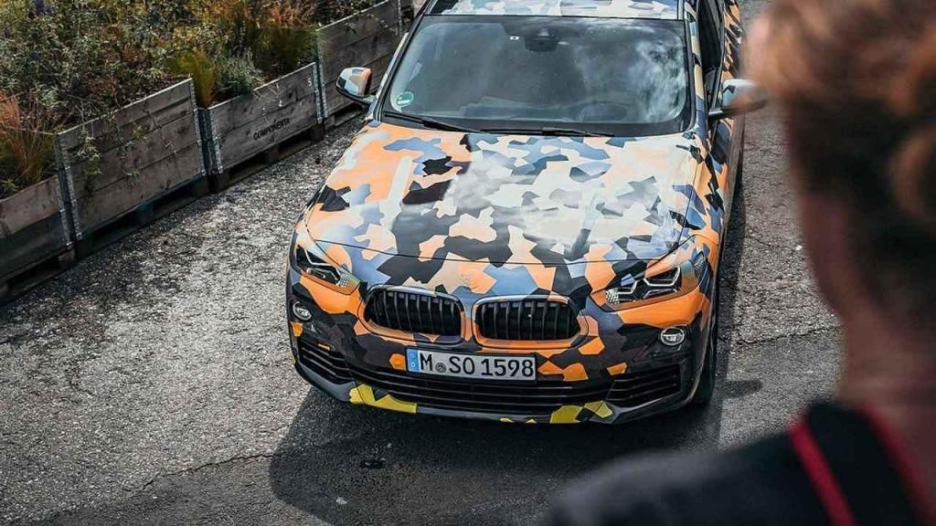 Maskovaný prototyp BMW X2.